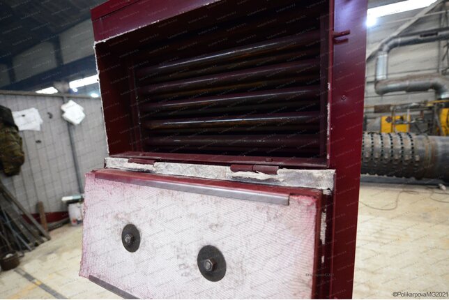 Твердотопливный котел 0.3 МВт - люк для очистки конвективной части